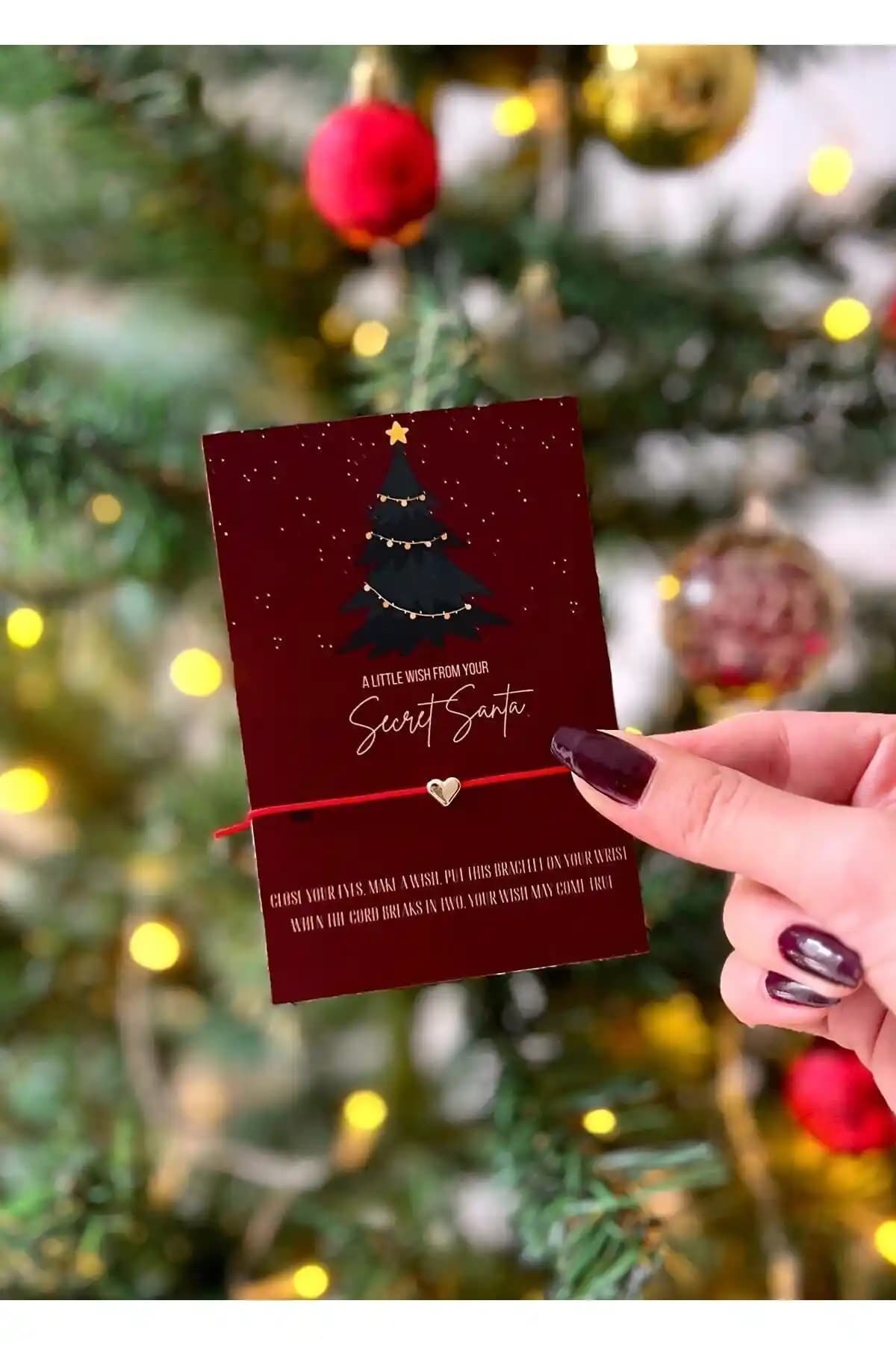 İstanbul Etkinliği 2024 Kırmızı İpli Kalpli Yılbaşı Bilekliği Şıklık ve Anlam İçin Tasarlandı