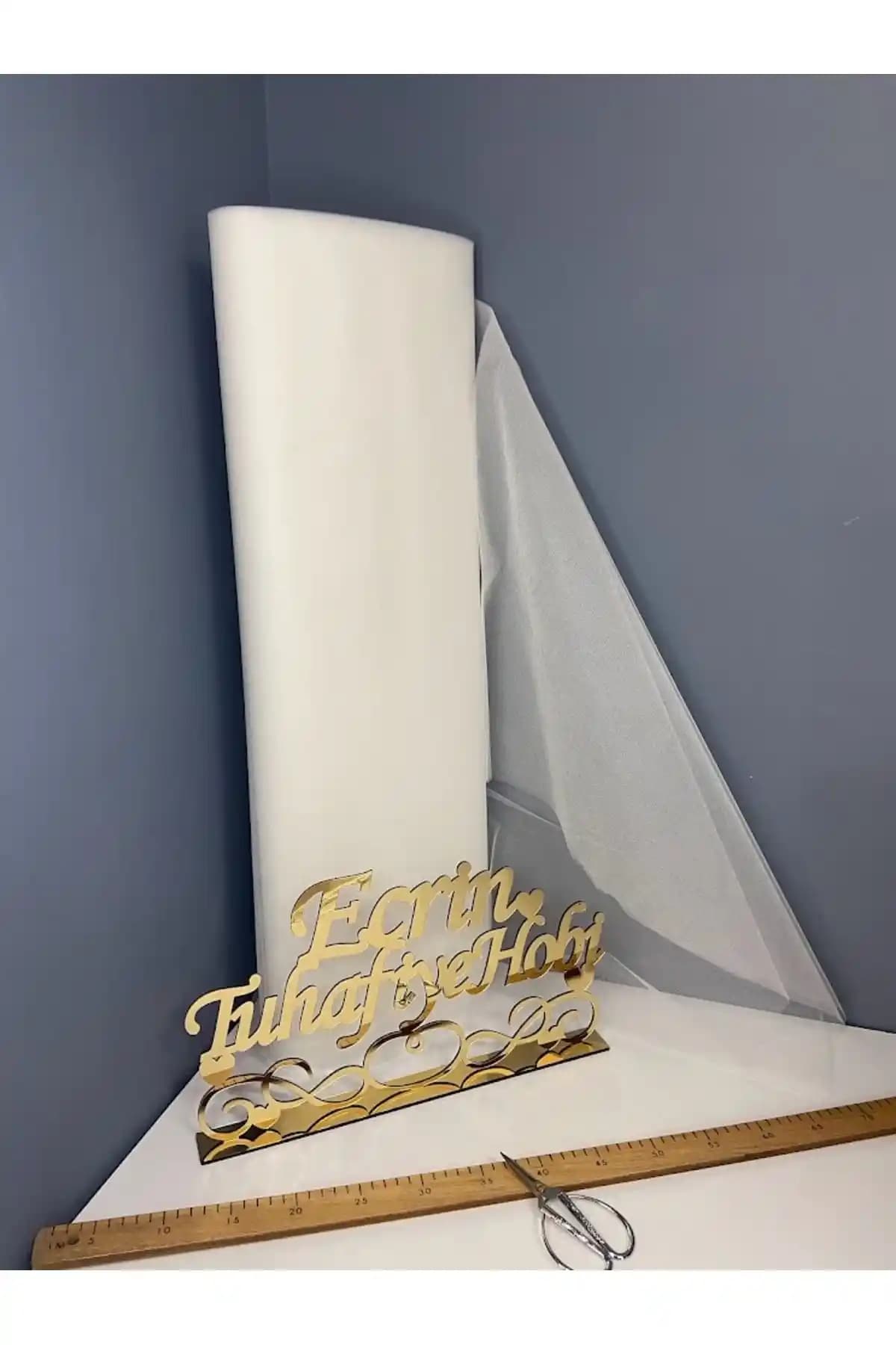 Kırık Beyaz Süsleme Tülü: Çok Amaçlı Dekorasyon ve Süsleme Malzemesi