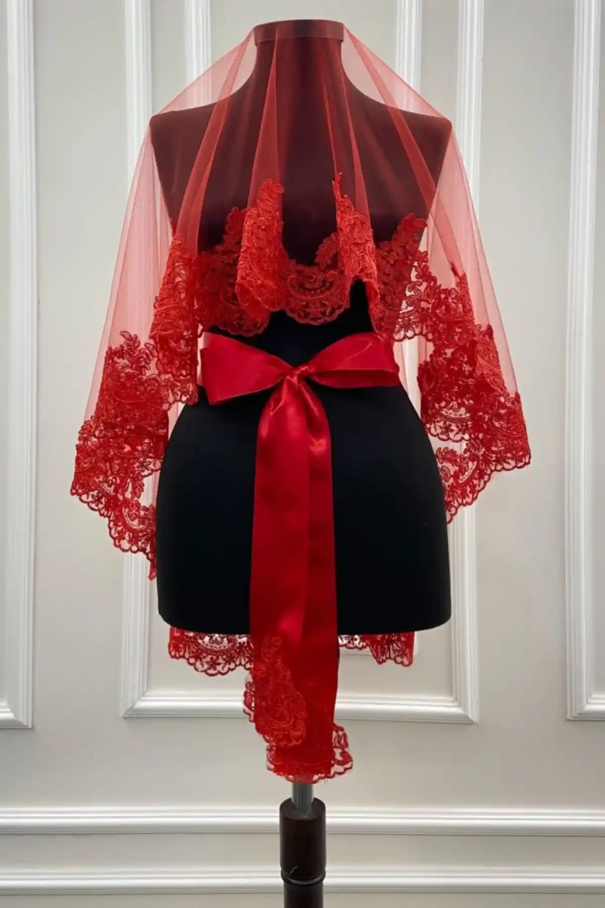 Kırmızı Dantelli Gelin Duvak Kuşak Eldiven Seti Şıklık ve Kaliteyi Bir Arada Sunar