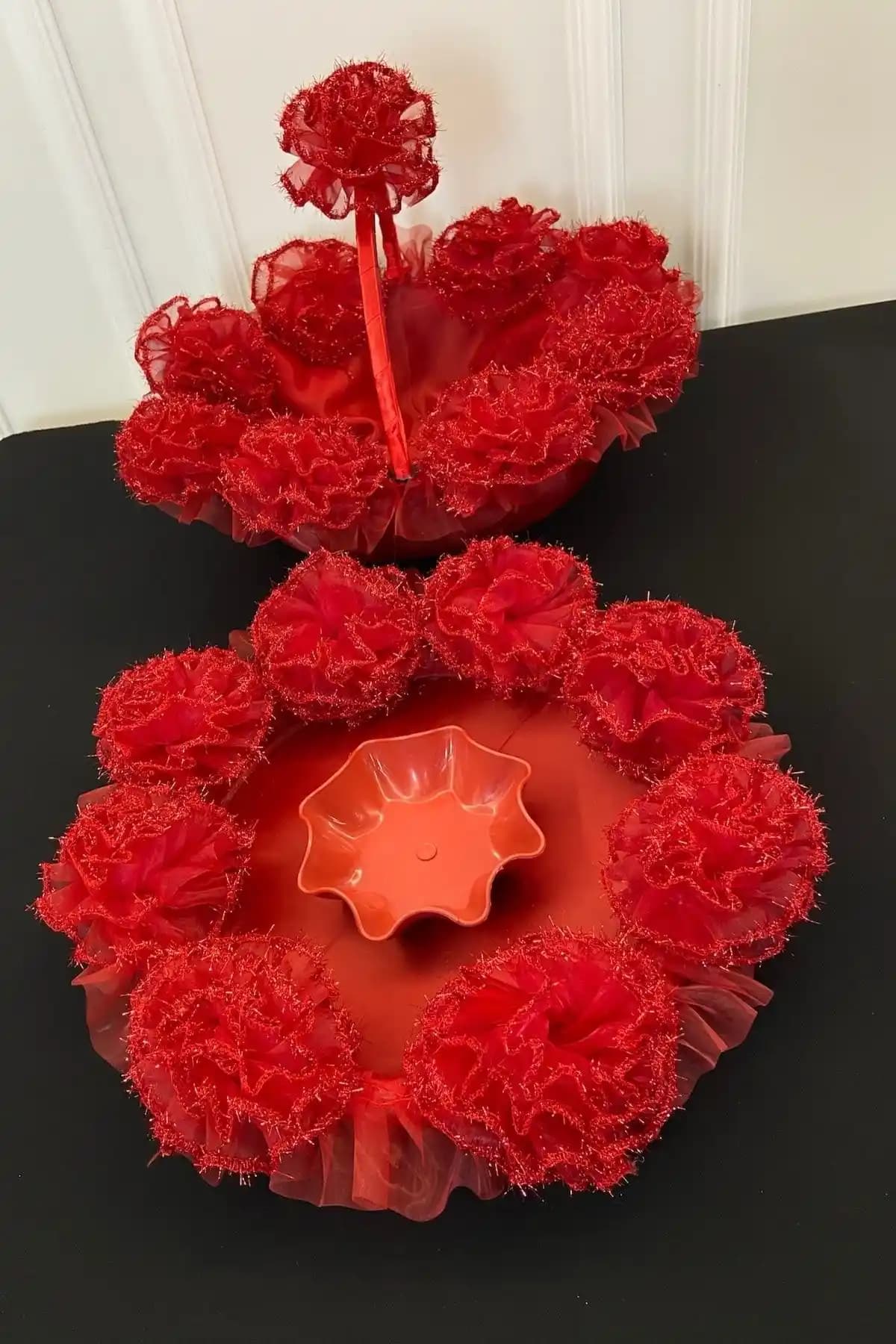 Kırmızı Simli Ponpon Kına Tepsisi ve Sepet Takımı Modern Geleneksel Kutlamalara Uygun