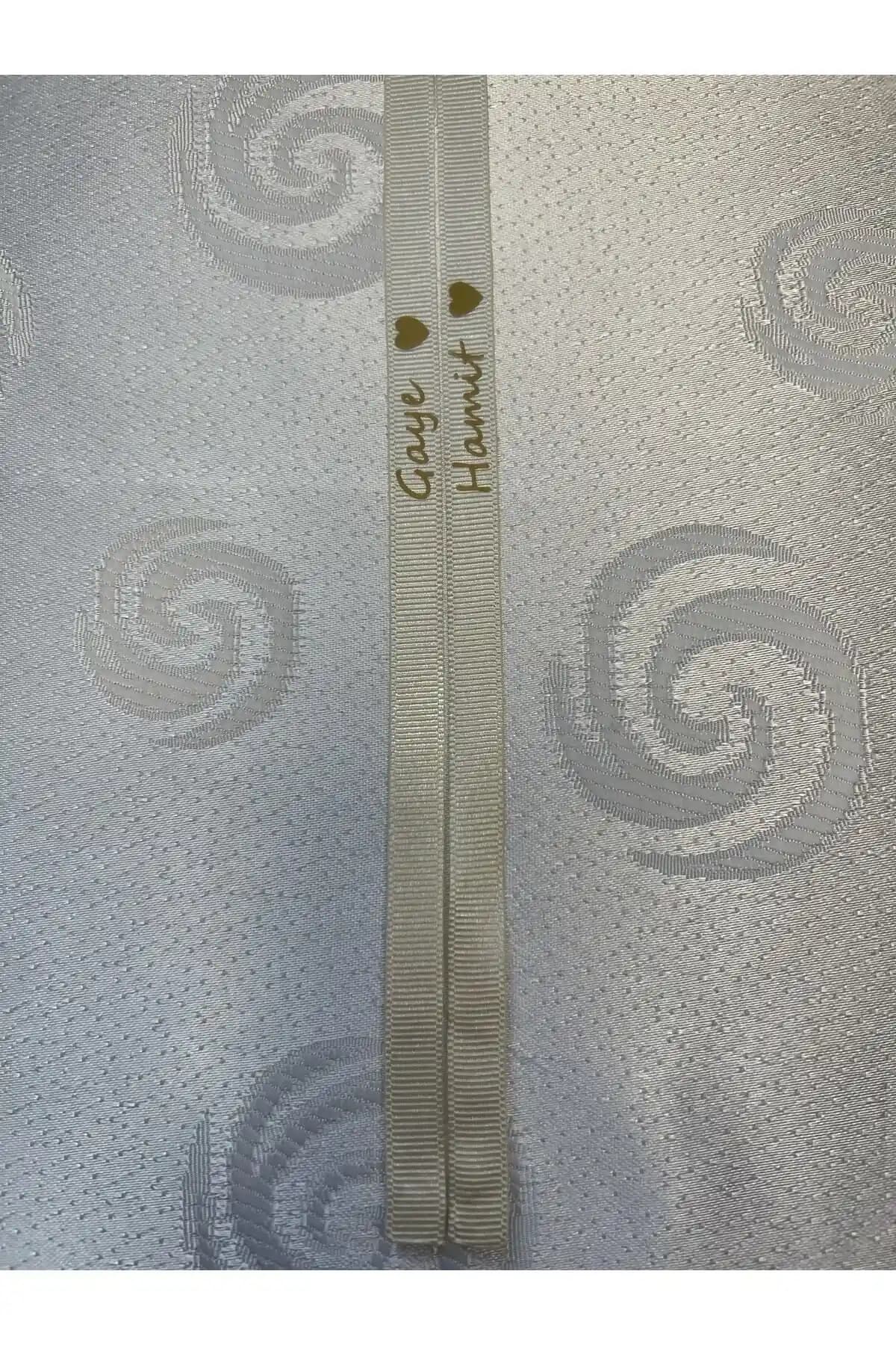 Kişiselleştirilebilir Kalpli Yüzük Kurdelesi: Özel Tasarım ve Kalite Bir Arada