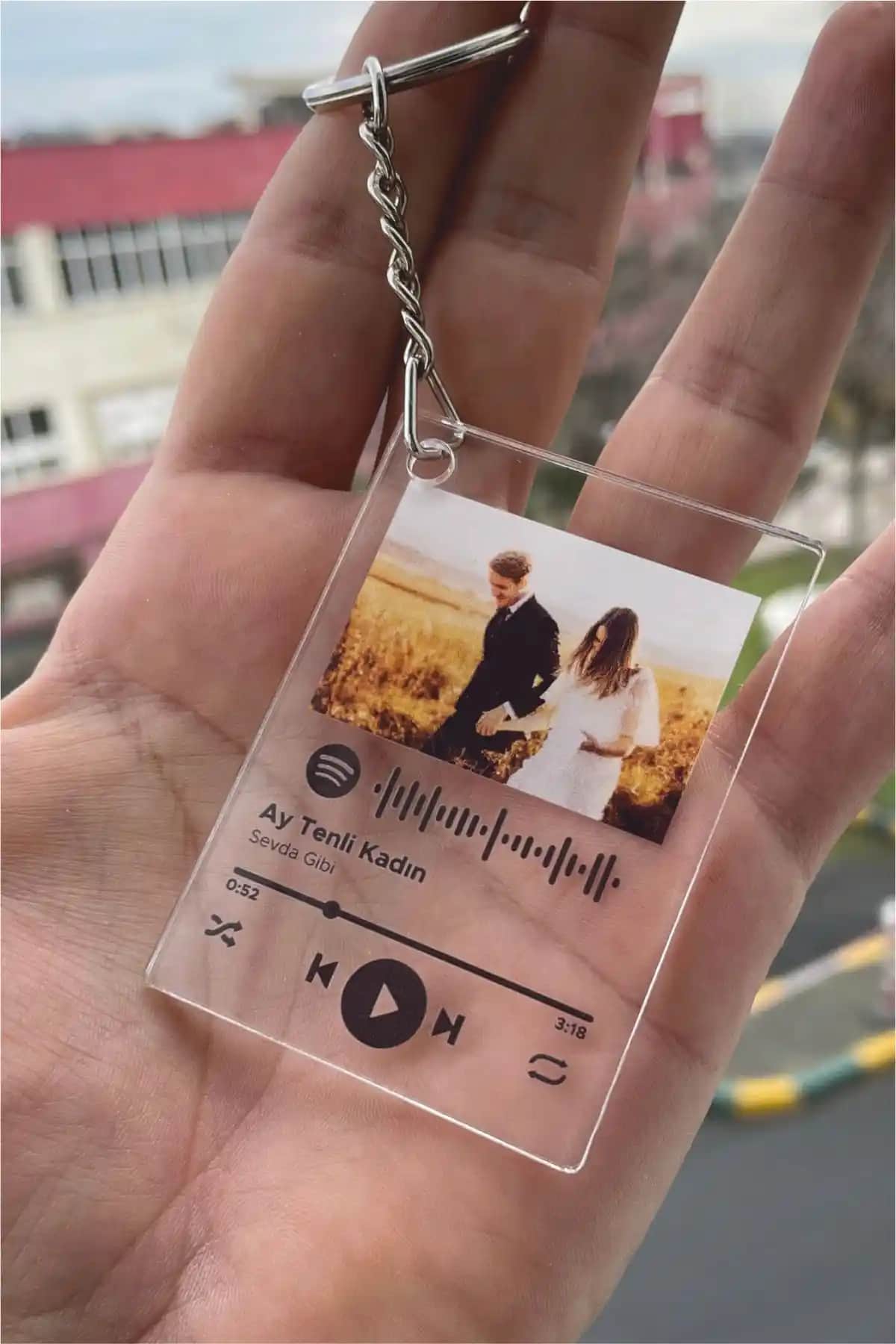 Kişiye Özel Fotoğraflı ve Spotify Barkodlu Anahtarlık ile Anlamlı Hediye Seçenekleri