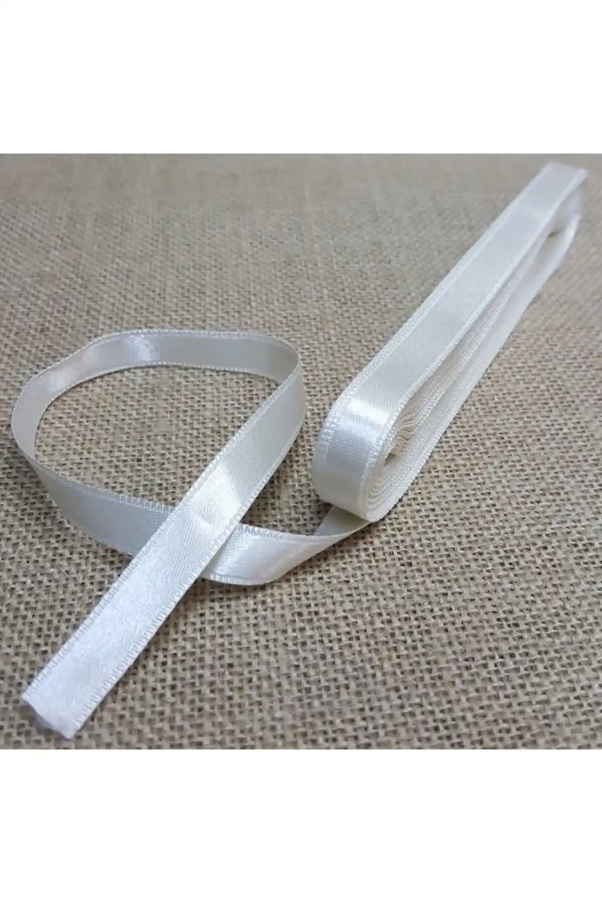 Kreatif Mağaza ve ZEYMERADE Beyaz Saten Kurdele Karşılaştırması: Hangi Ürün İhtiyaçlarınıza Uygun