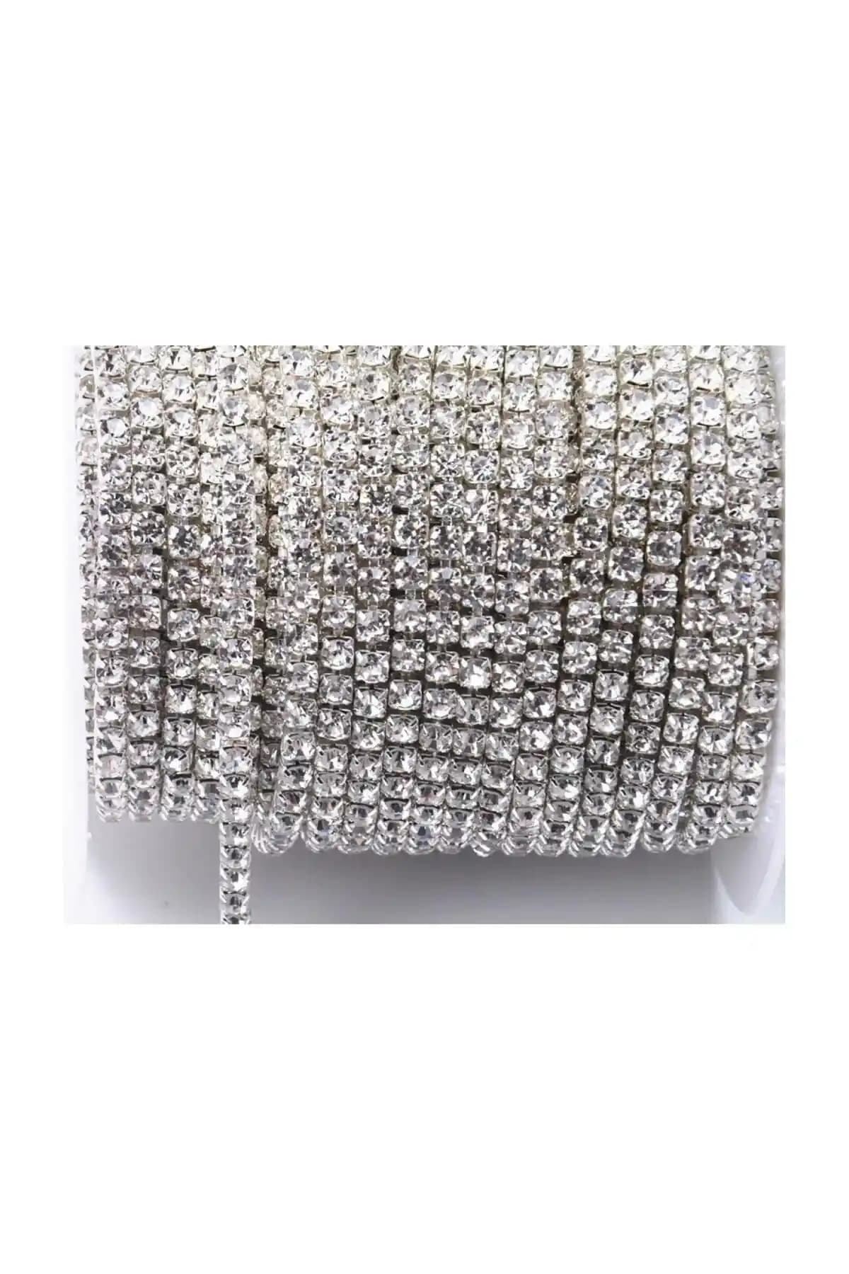 Kristal Taşlı Metal ve Zincir Şeritleri Karşılaştırması: Özellikler ve Kullanım Alanları