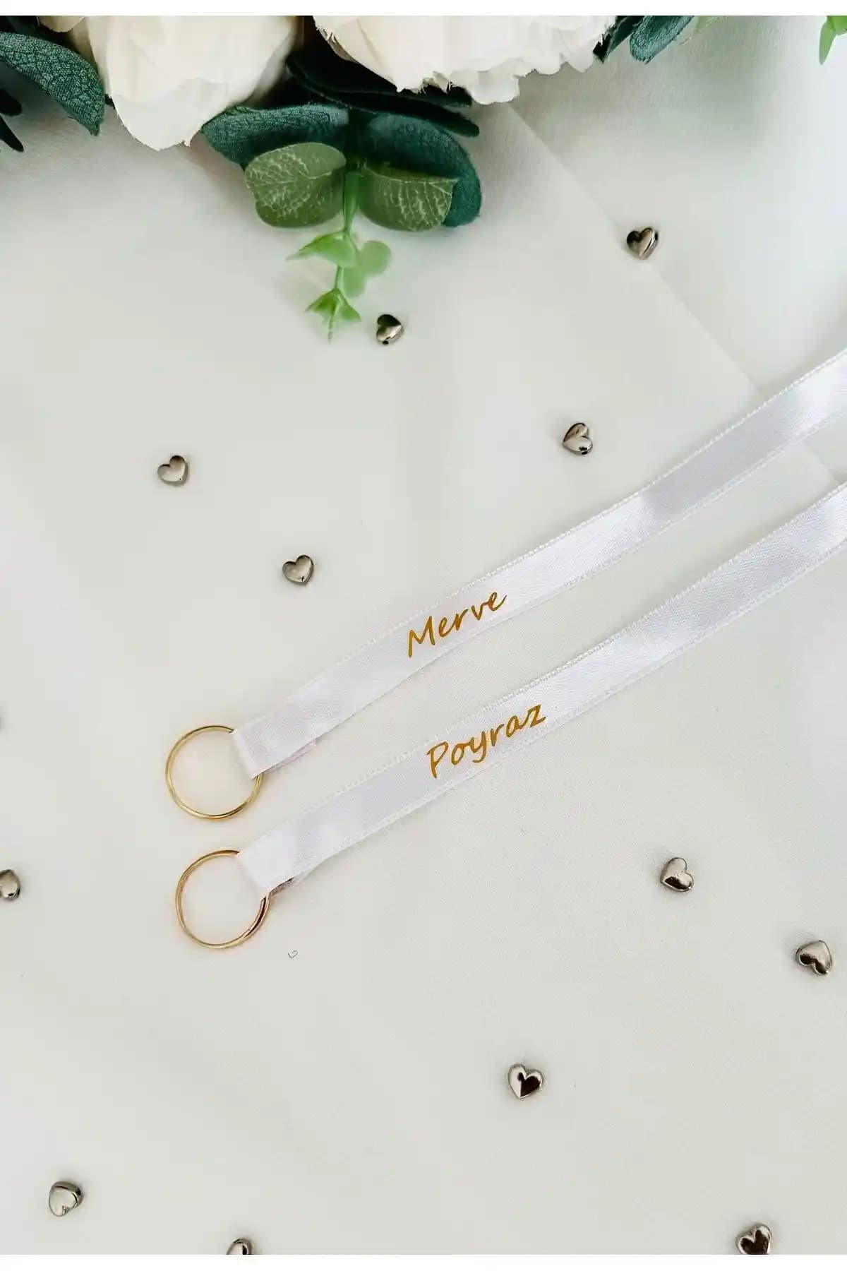 LikyaDükkan'ın kişiselleştirilebilir şık kurdeleleri özel kutlamalarınıza zarafet katmak için ideal