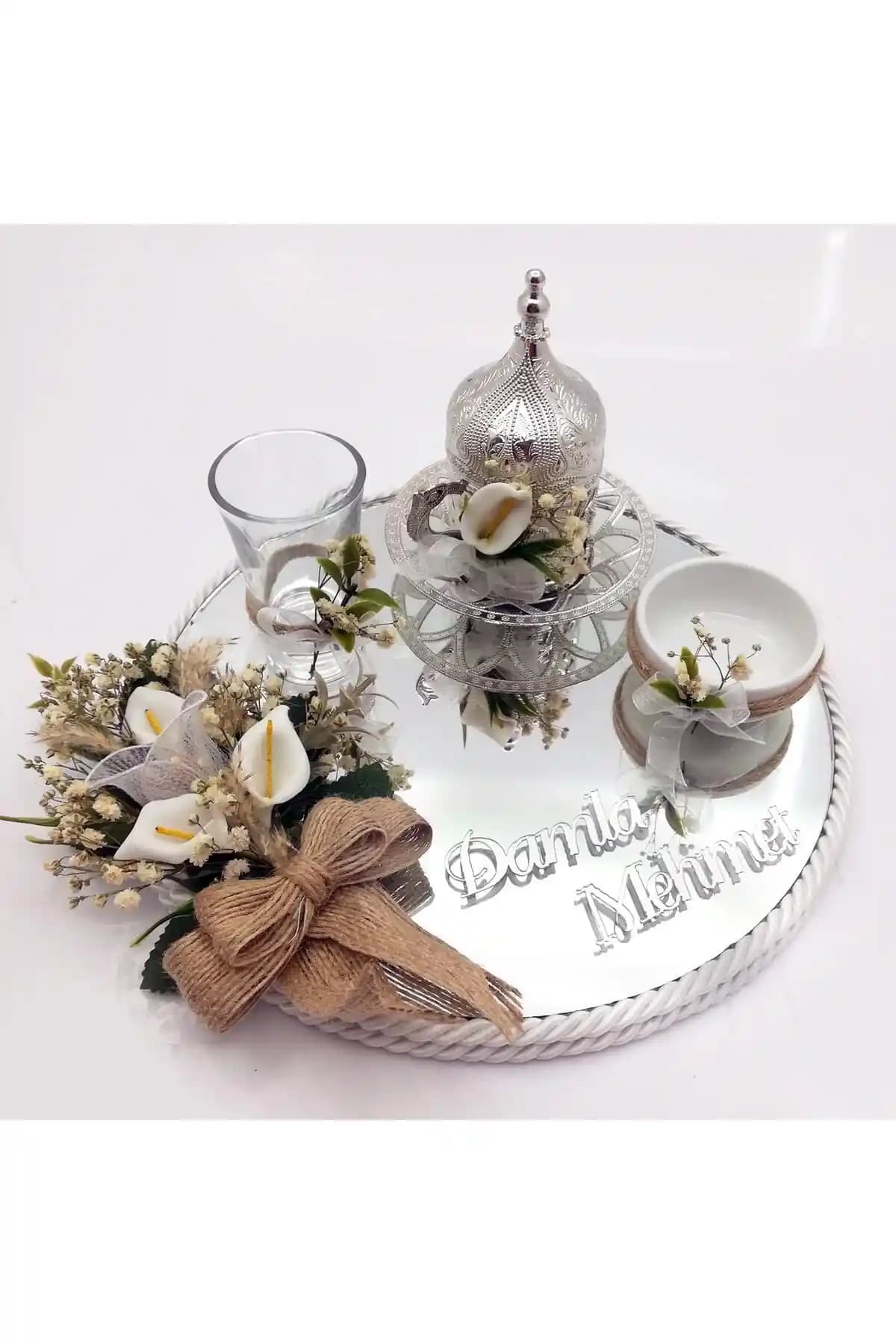 Lora Davet Damat Kahve Fincan Tepsisi: Estetik ve Fonksiyonellik Bir Arada