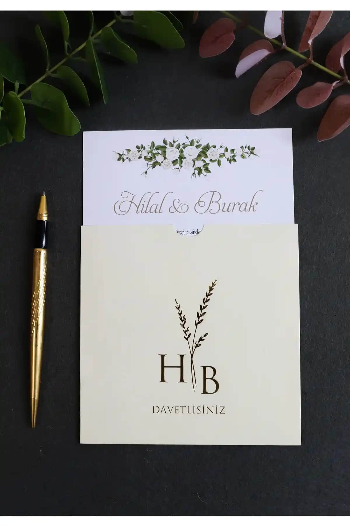 Luna Davetiye Modellerinin Karşılaştırması: Krem Zarflı ve Yeşil Zarflı Seçenekler