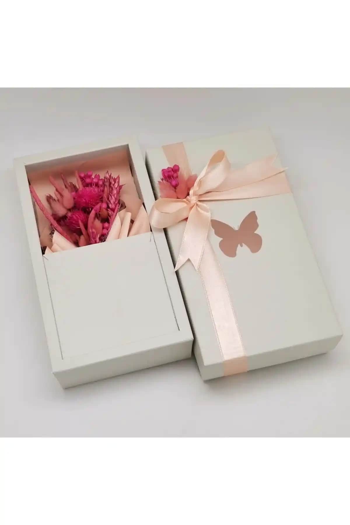 Magnamina Özel Tasarım Kutu ve Kuru Çiçek Buketi ile Unutulmaz Hediye Seçenekleri