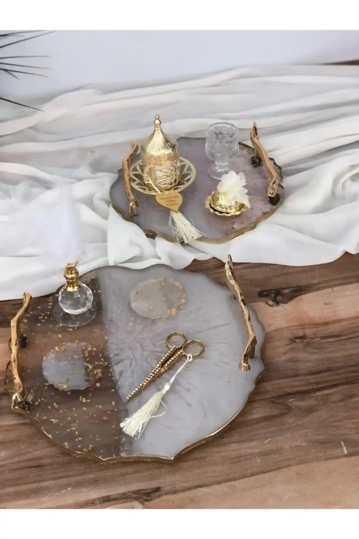 Masalsı Konsept Polyester Epoksi Tepsi Takımı: Estetik ve Dayanıklı Hediye Seçeneği