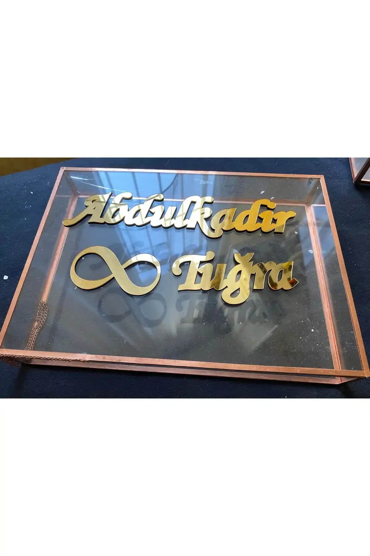 Modern ve Zarif Pleksi Süsler ile Nişan ve Söz Dekorasyonunu Şıklıkla Tamamlayın