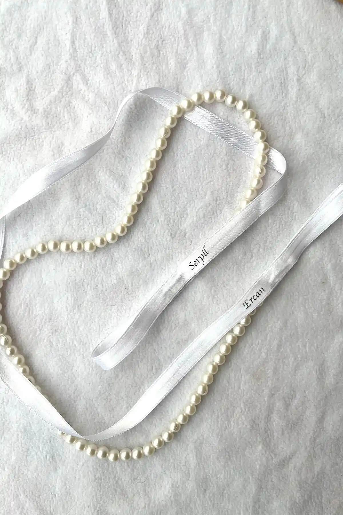 Nişan ve söz düğünleri için şık ve kişiselleştirilebilir kurdele seçenekleri