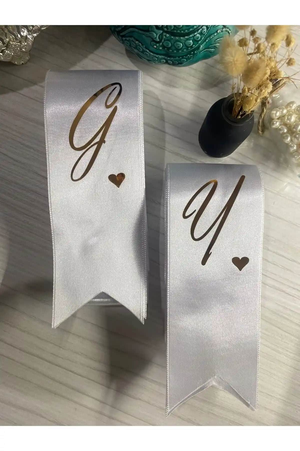 Nuksoc Nişan Düğün Gelin Damat İsimli Kalp Detaylı Takı Kurdelesi Özellikleri ve Kullanım Alanları