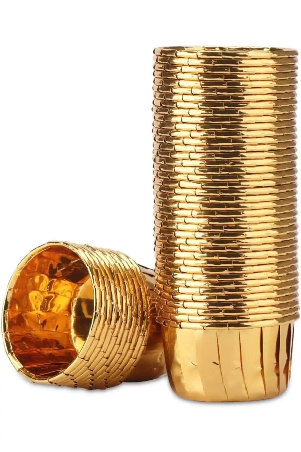Parti Dolabı 25'li Gold ve 50'li Pembe Renkli Kağıt Muffin Kek Kapsülleri Karşılaştırması
