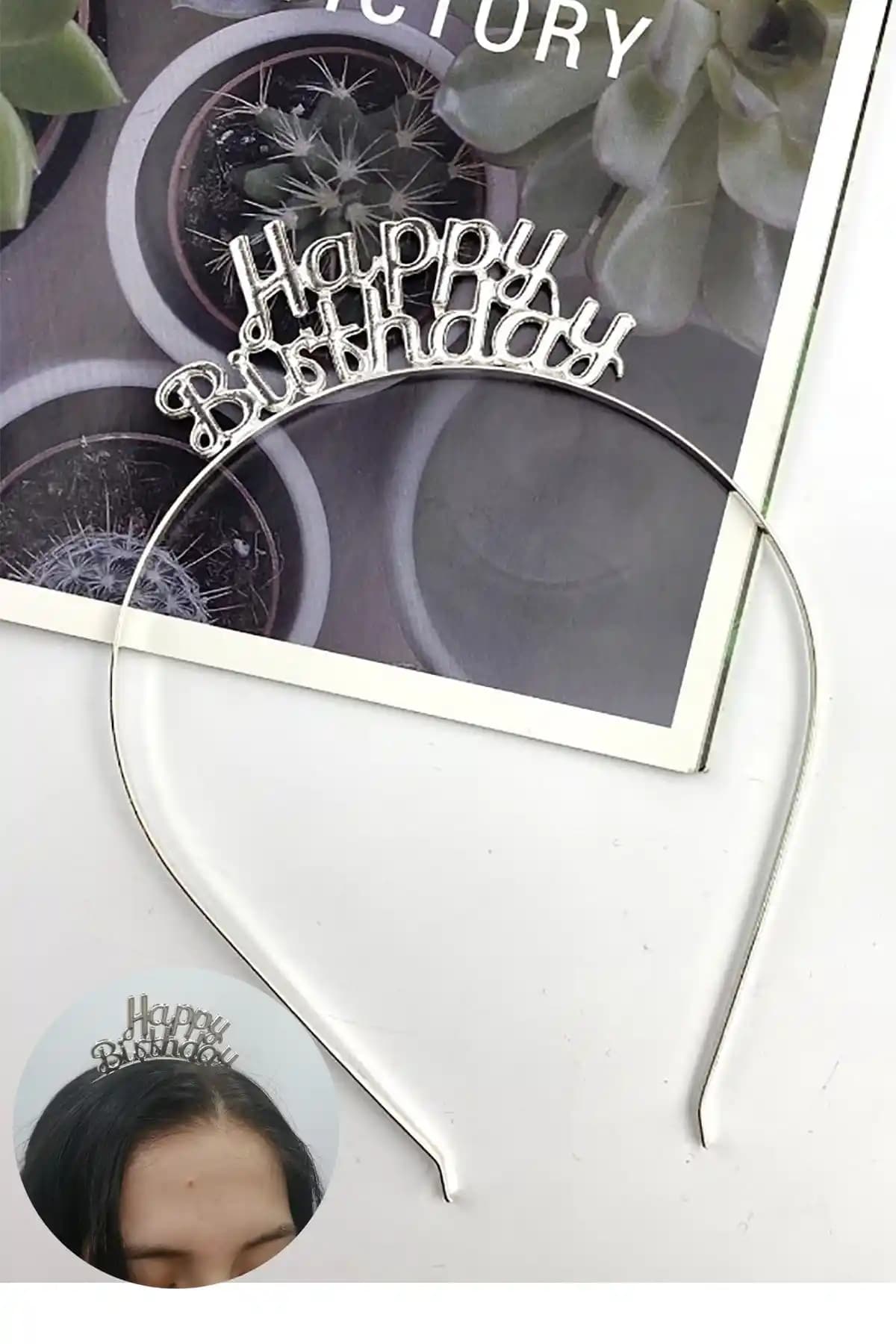 Parti Süsleme Ürünleri Karşılaştırması: Metal Taç ve Kaligrafi Banner Analizi