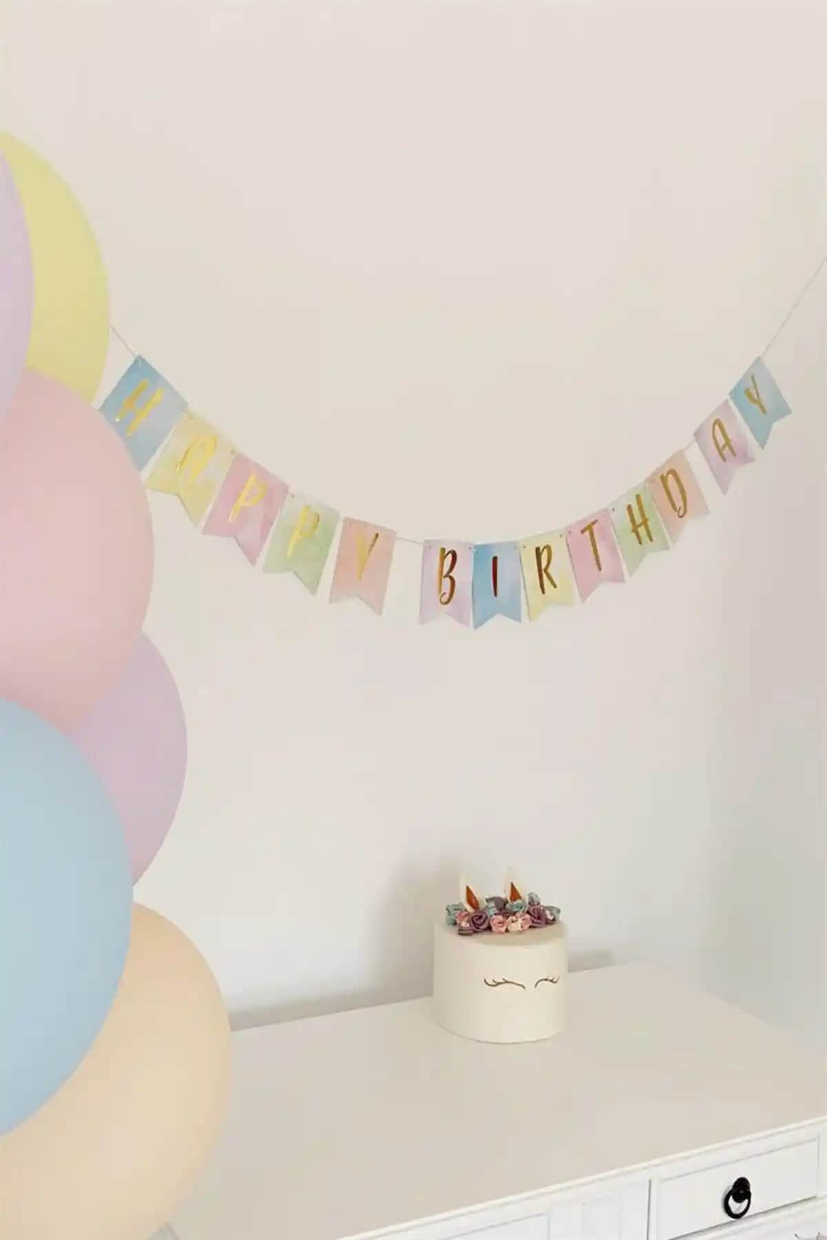 Partifabrik Makaron Renkleri Happy Birthday Yaldızlı Yazı Süs Dekorasyon Ürünü