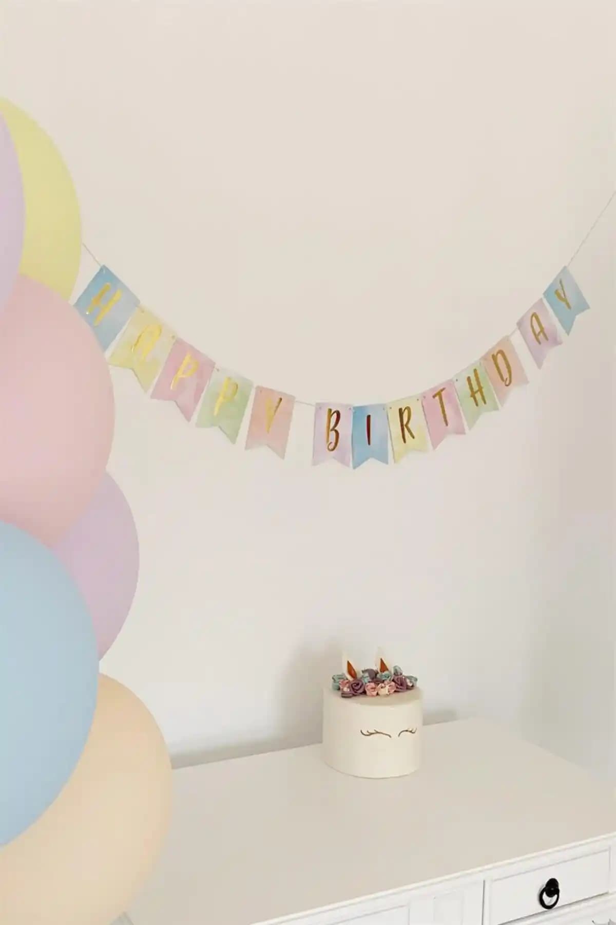 Partifabrik Makaron Renkleri Happy Birthday Yaldızlı Yazı Süs Dekorasyon Ürünü