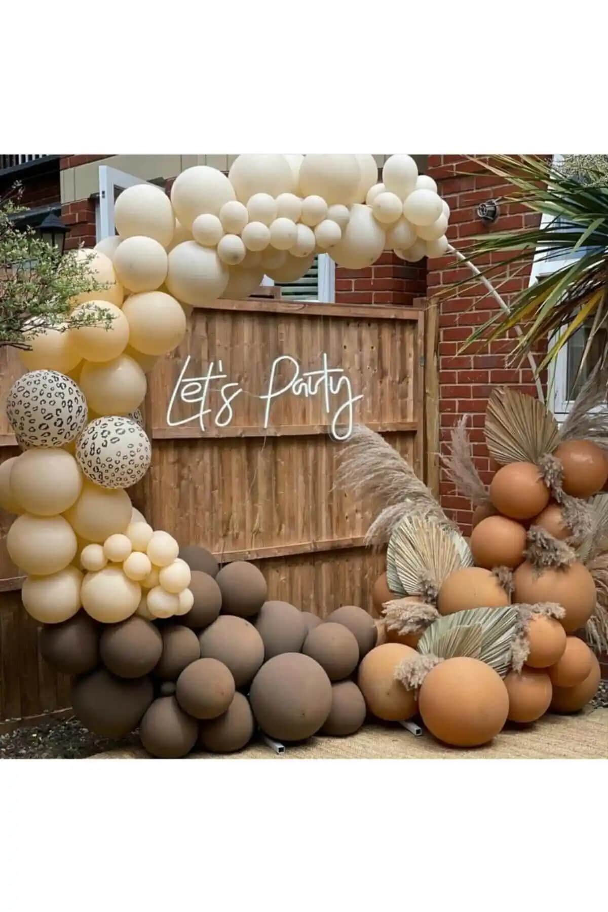 Pastel Kahverengi ve Retro Doğum Günü Setleri Karşılaştırması