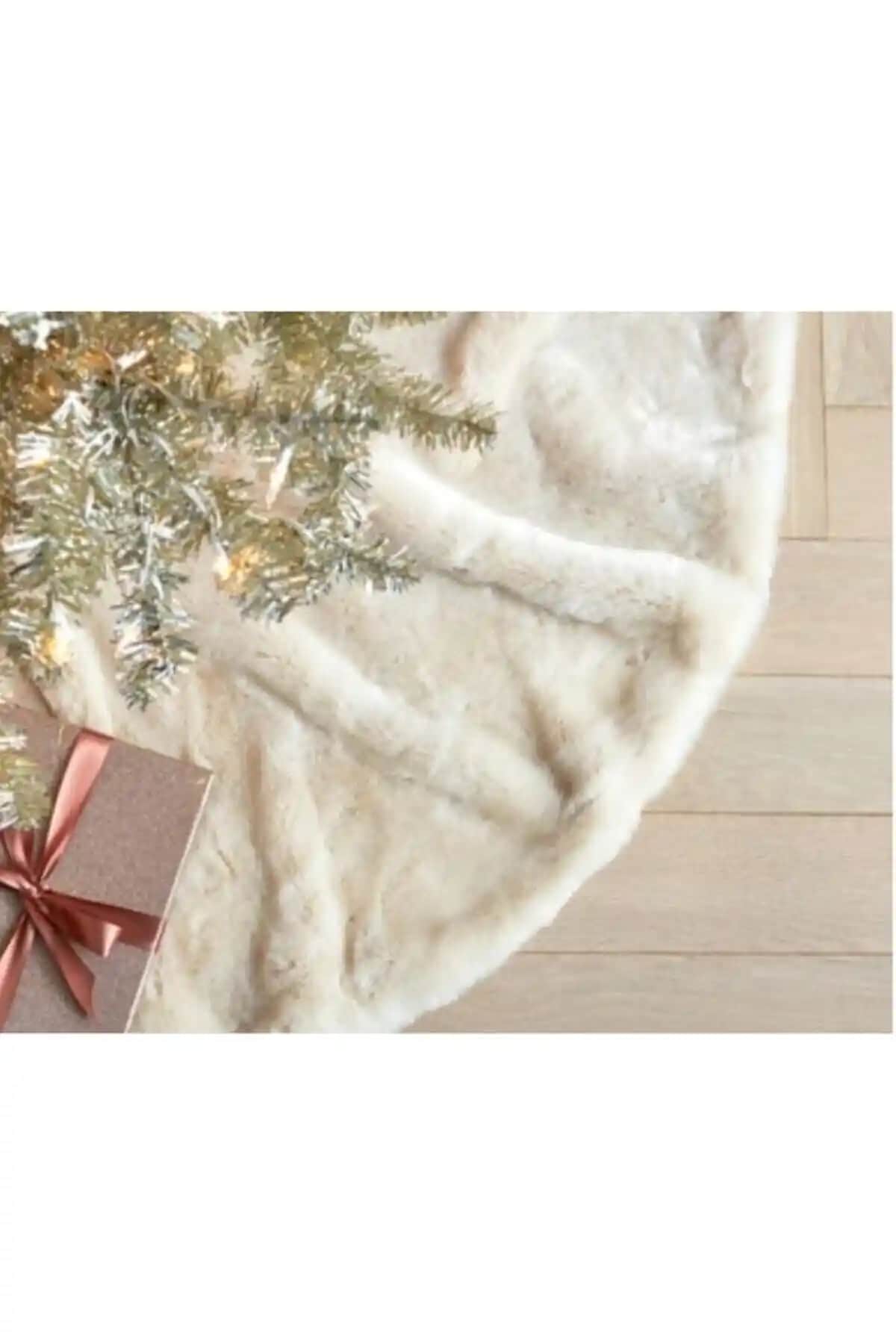 Sevaradekor Peluş Yılbaşı Ağacı Örtüsü: Estetik ve Pratik Dekorasyon Çözümü