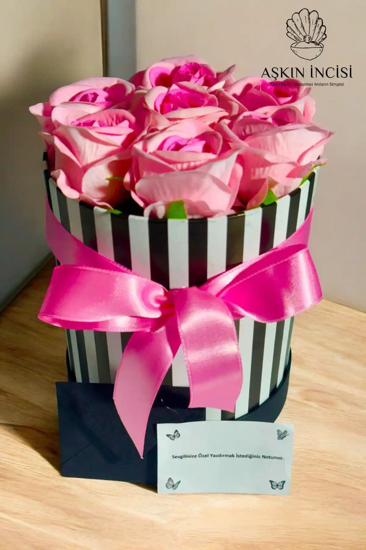 Sevgiliye Özel Gül Kutusu: Anlam Dolu ve Şık Hediye Seçeneği
