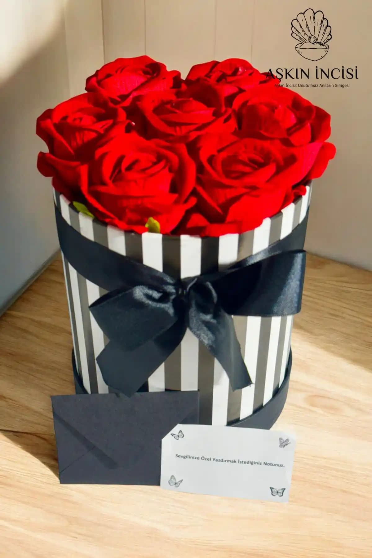 Sevgiliye Özel Kırmızı Hediye Kutusu: Unutulmaz Anlar İçin Özel Seçenekler