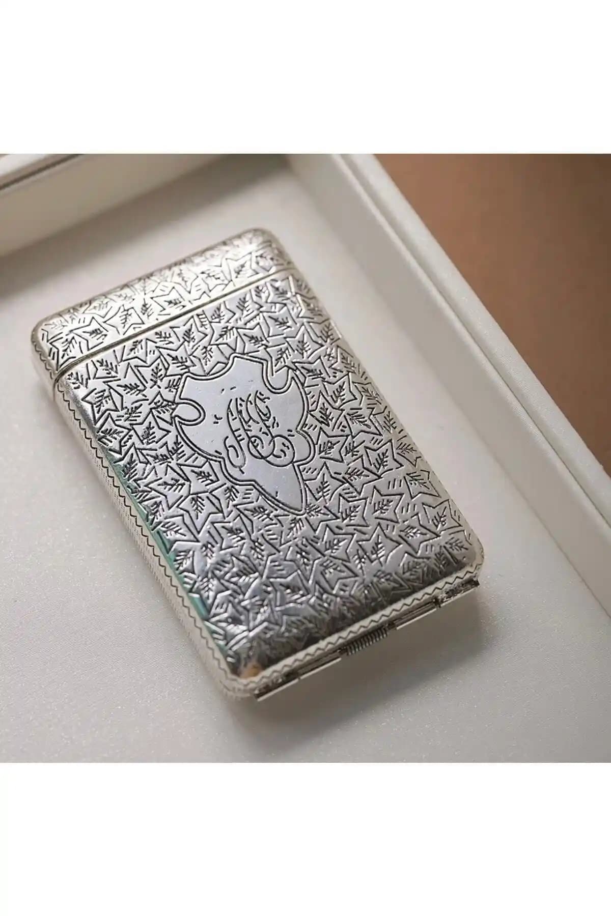 Sigara Tabağı Karşılaştırması: Antik Gümsü ve Eskitme Metal Modelleri Analizi