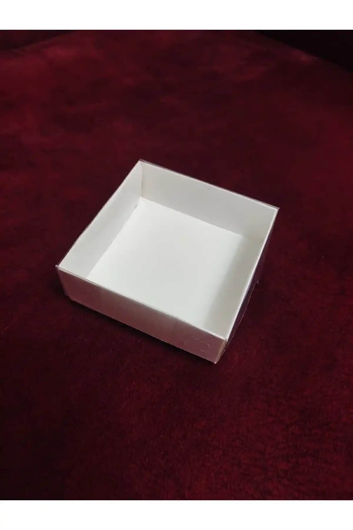 Skybox Beyaz Karton Kutu Asetat Kapaklı: Dayanıklı ve Estetik Saklama Çözümü