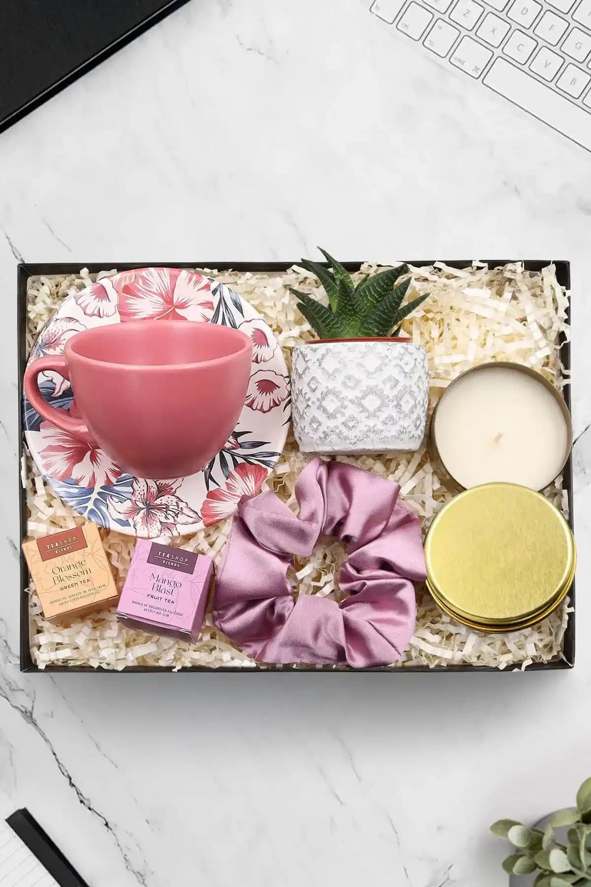 Trendmiya Gold Metal Hediye Seti: Şık ve Fonksiyonel Hediyelik Seçenekler