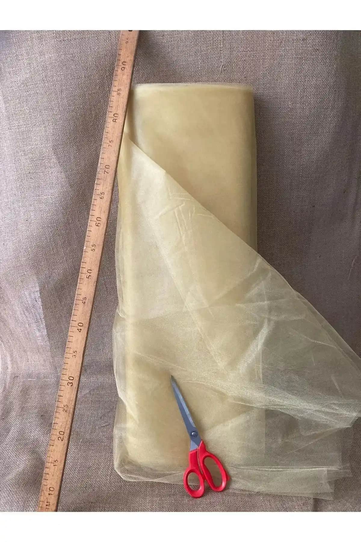 Uğur Bujiteri Kristal Tül ve Zeymerade Kapuçino Süsleme Tülünün Karşılaştırması