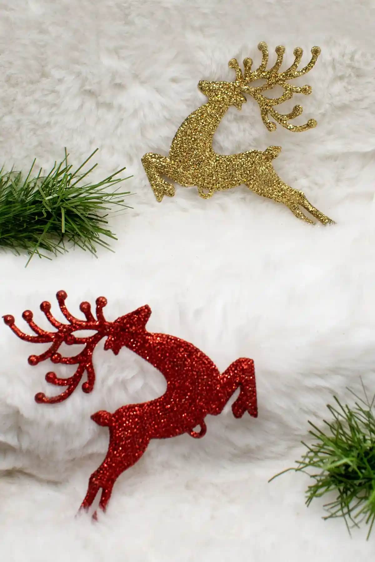 Waldern Yılbaşı Süsleri Karşılaştırması: Geyik ve Kurdela Seçenekleri İnceleniyor