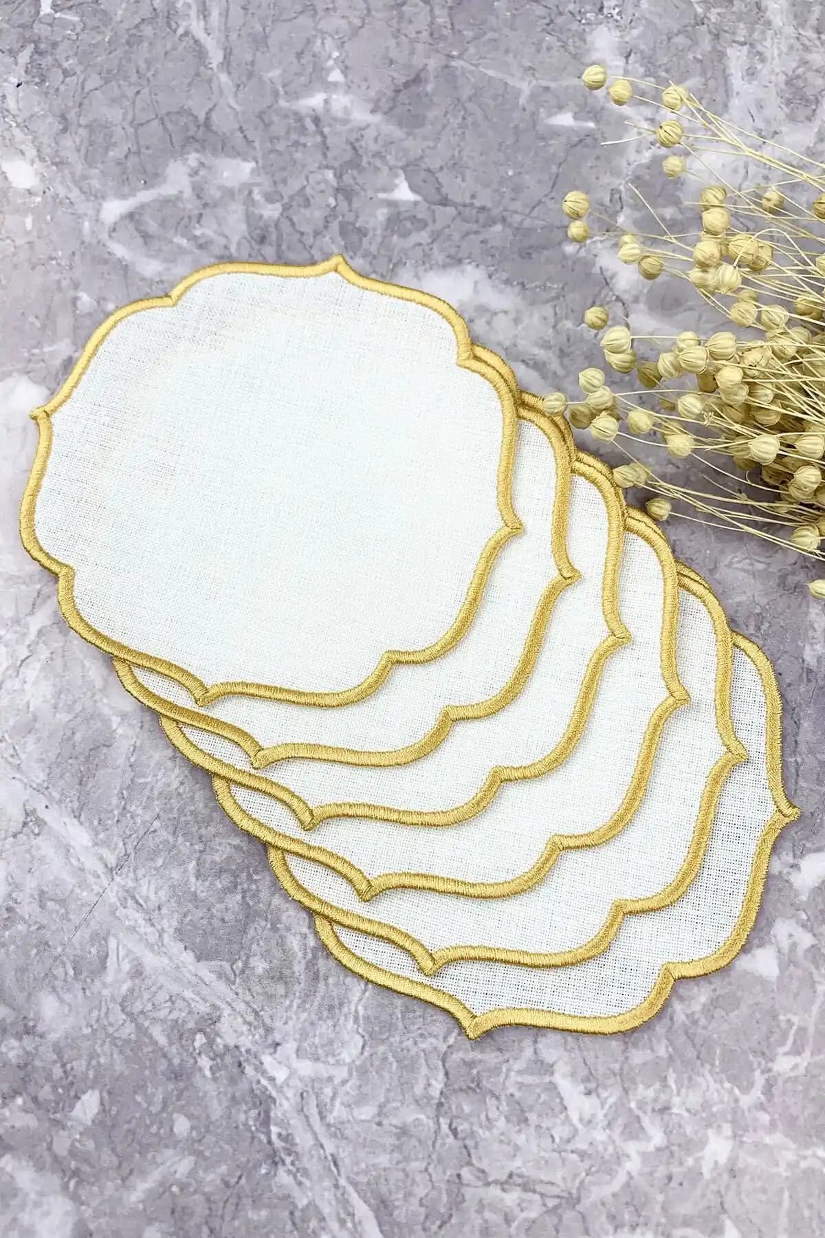 WEARE2 Gold Altın Renkli Nakışlı Keten Efektli 6'lı Kokteyl Peçetesi Detaylı Tanıtımı