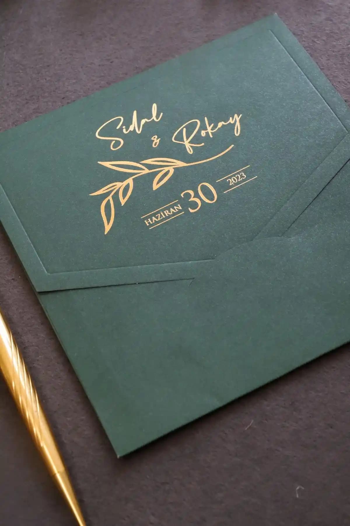 Yeşil Zarflı Yalızlı Düğün Davetiyesi: Şık ve Kaliteli Organizasyon Seçeneği