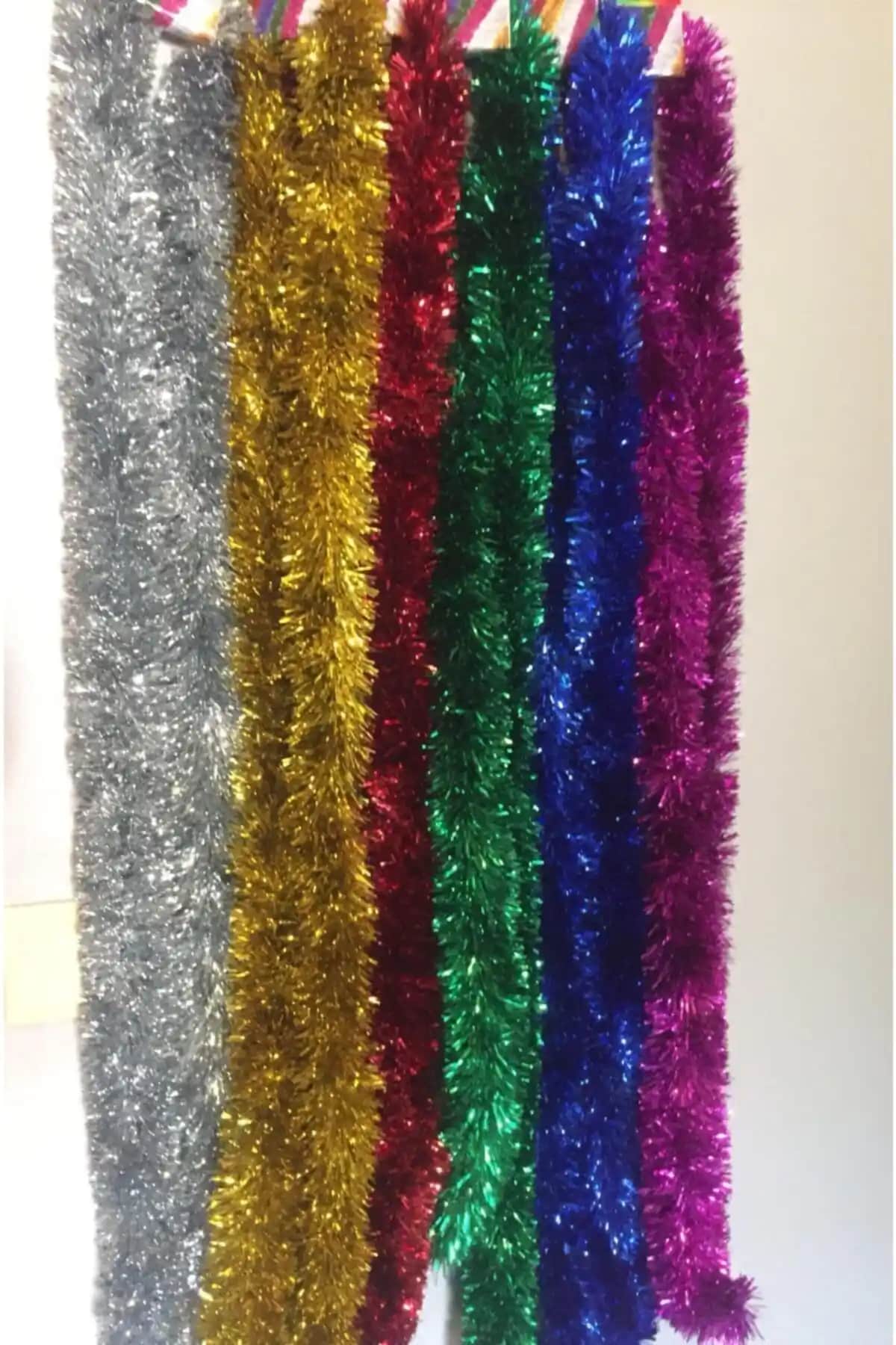 Yılbaşı Süsleri Karşılaştırması: Sim Süsü ve Renkli Çam Ağacı Süsleri Analizi