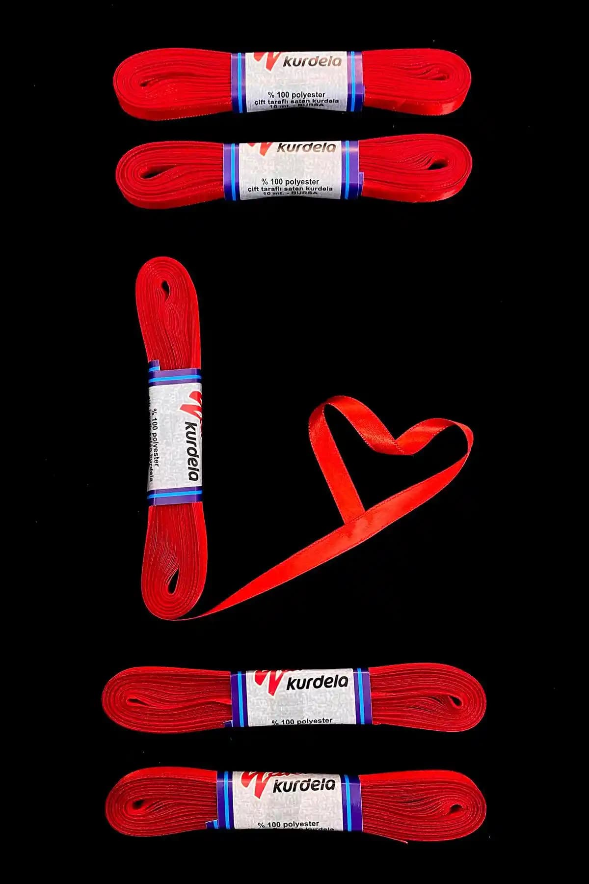 Zeymarede Kırmızı Saten Kurdele: Estetik ve Çok Yönlü Kullanım İmkanlarıyla Tercih Edilen Aksesuar