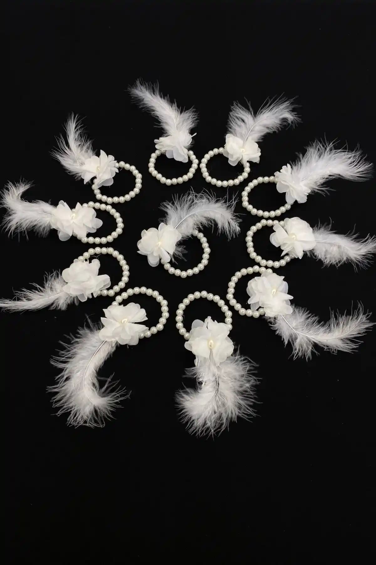 ZEYMERADE Beyaz Nedime Bilekliği: Düğün ve özel günleriniz için şık aksesuar seçeneği