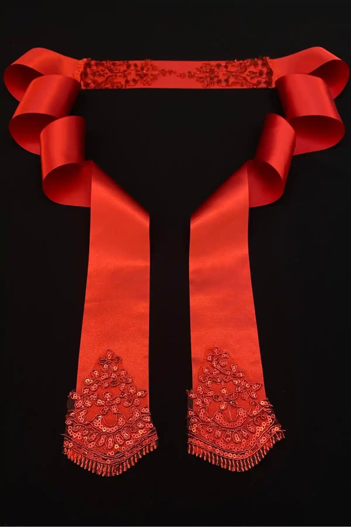 ZEYMERADE Kırmızı Gelin Kuşağı: Geleneksel ve Modern Tasarımın Şık Buluşması