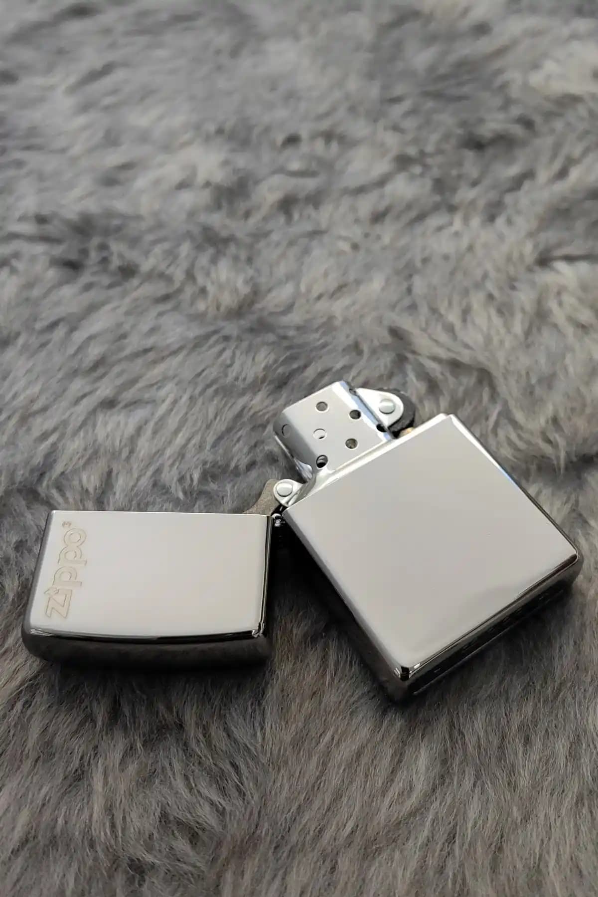 Zippo Çakmak Karşılaştırması: Logo ve Fırçalı Krom Modellerinin Özellikleri ve Farkları