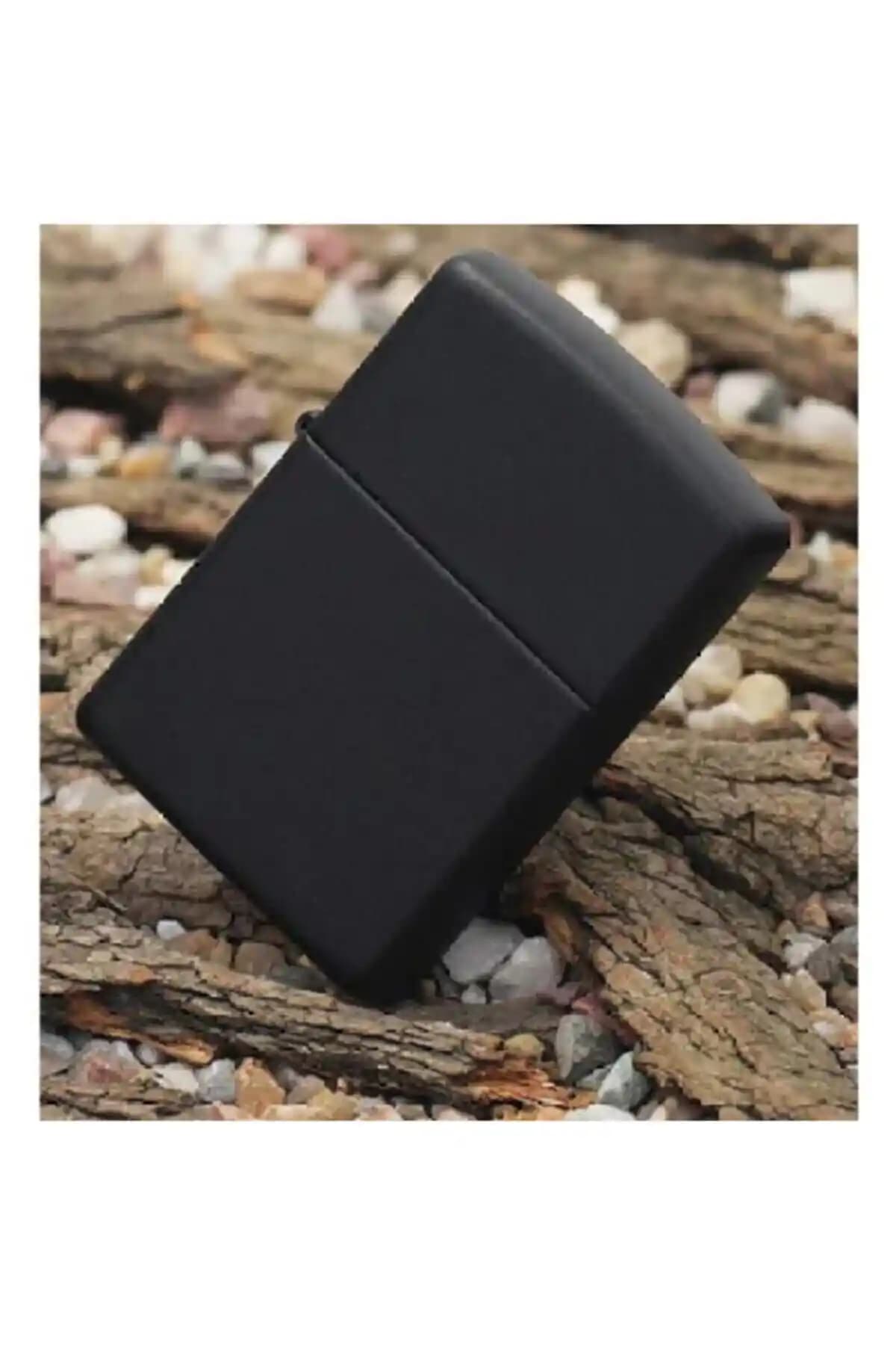 Zippo Siyah Benzinli Çakmak İncelemesi Günlük Kullanım ve Tasarım Özellikleri