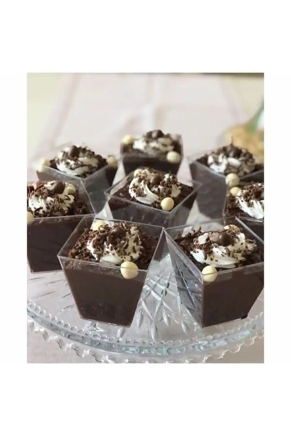 Modern ve Şık Mini Mika Plastik Kare Kap Sunum Kasesi 8'li Set ile Sunumlarınızı Geliştirin