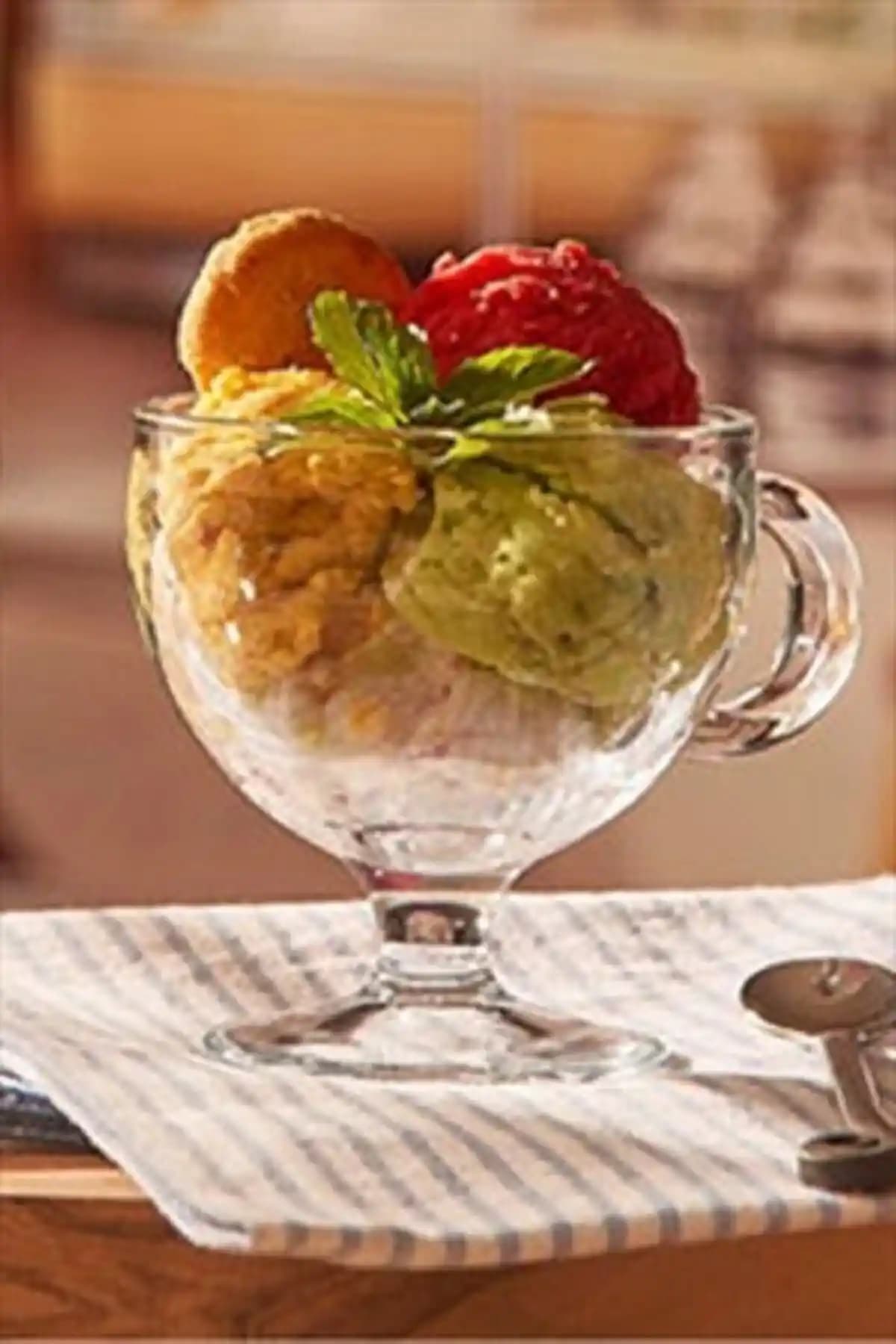 Paşabahçe Vario Kulplu Dondurmalık Seti Estetik ve Dayanıklı Cam Tasarımıyla Sunumlarınızı Zenginleştirir