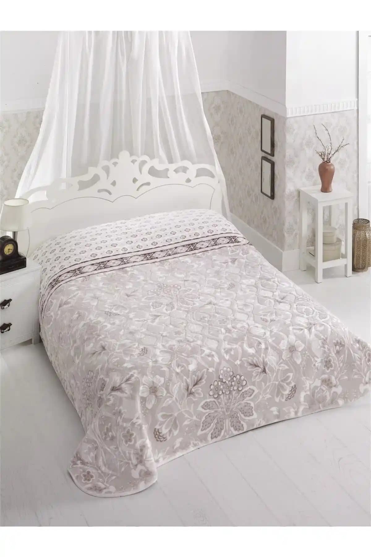 Sarar Viyola Çift Kişilik Vizon Battaniye: Konfor ve Şıklığın Buluşması