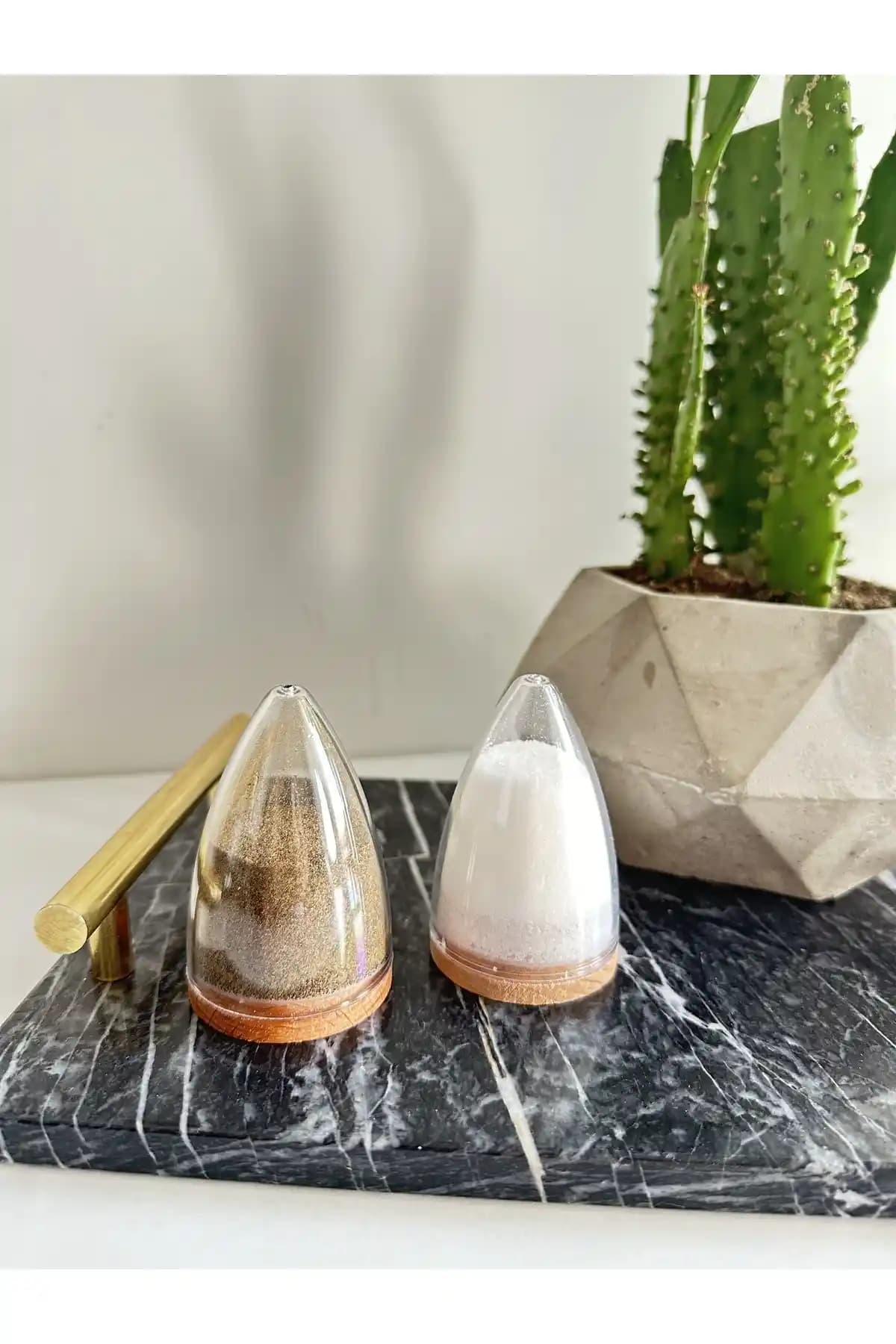 Woodeso 2'li Ahşap Detaylı Baharatlık Seti Modern ve Şık Tasarım ile Mutfakta Pratiklik Sağlar