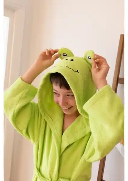 Zengin Home Kapüşonlu Çocuk Bornozu: Yumuşak ve Eğlenceli Tasarımıyla Sıcak Tutar