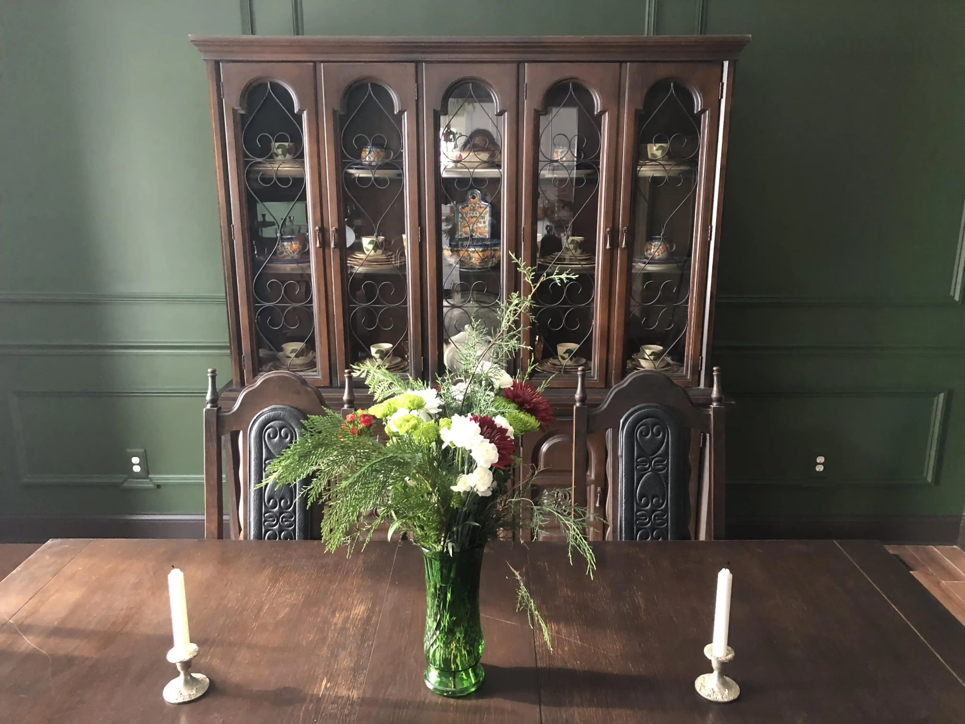 1915 Yapımı Evde Yemek Odası Yenileme Süreci: Duvar ve Dekorasyon Detayları