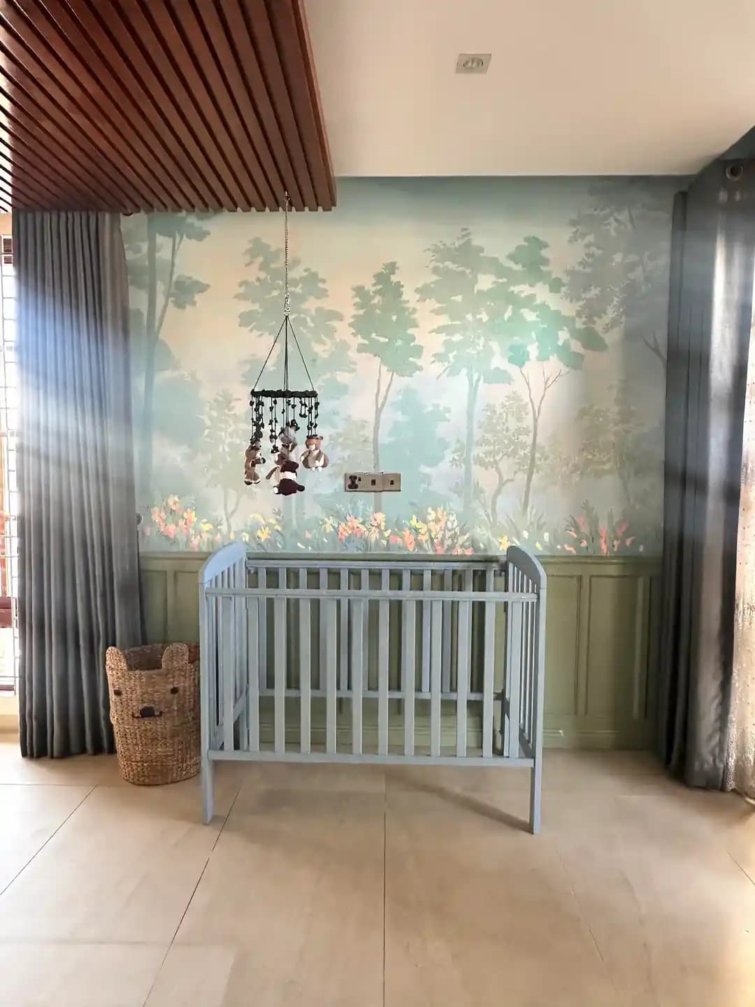 Bebek Beşiği Rengi Seçiminde Doğal Ahşap ve Güvenli Boya Kullanımının Önemi