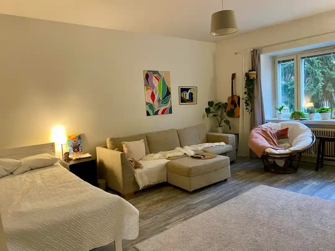 Boş ve Ruhsuz Oturma Odasını Canlandırmak İçin Etkili Dekorasyon Yöntemleri