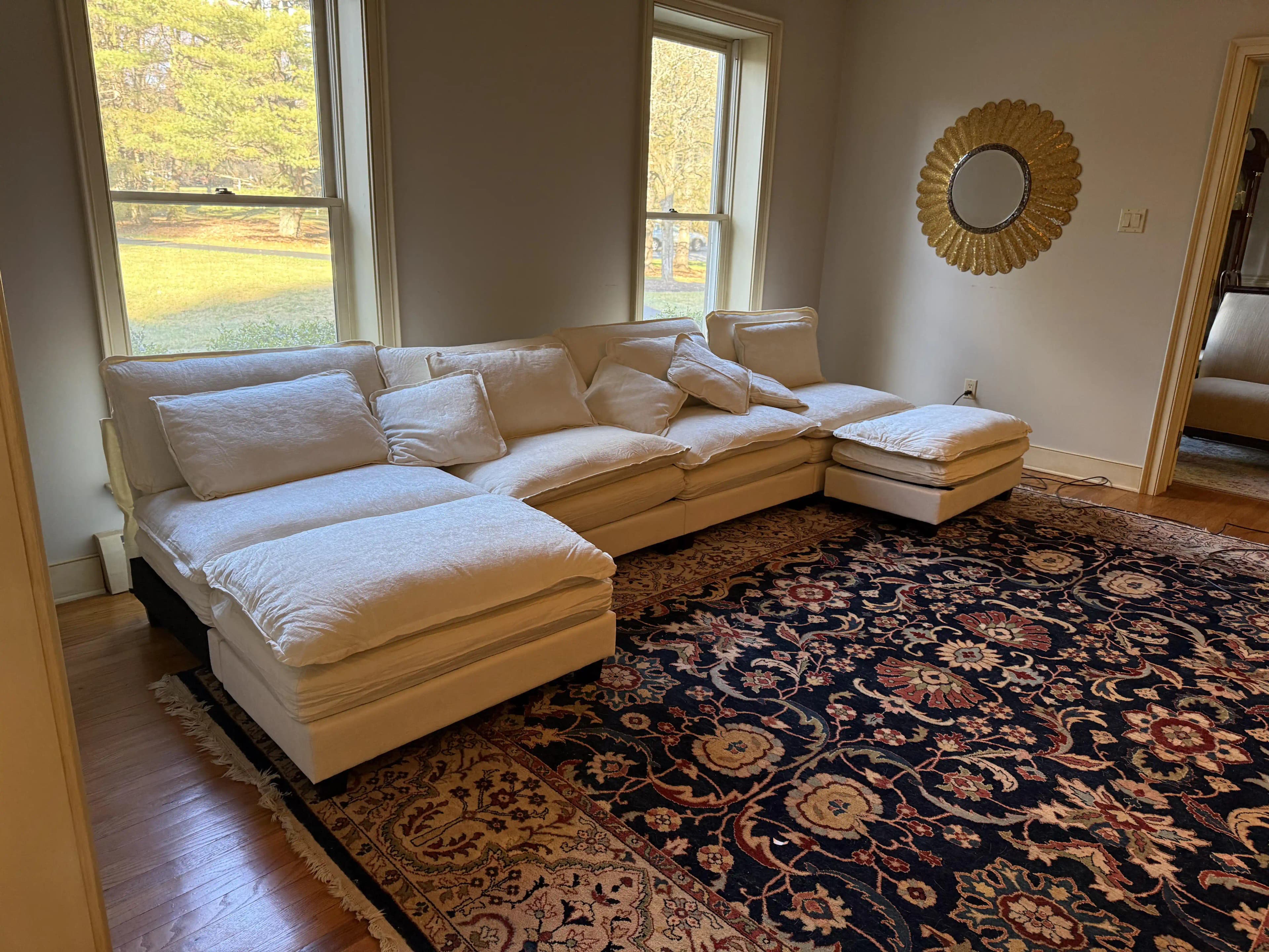 Yeni Kanepe Etrafında Dekorasyon: Aydınlatma, Mobilya ve Tekstil Seçimlerinde Denge