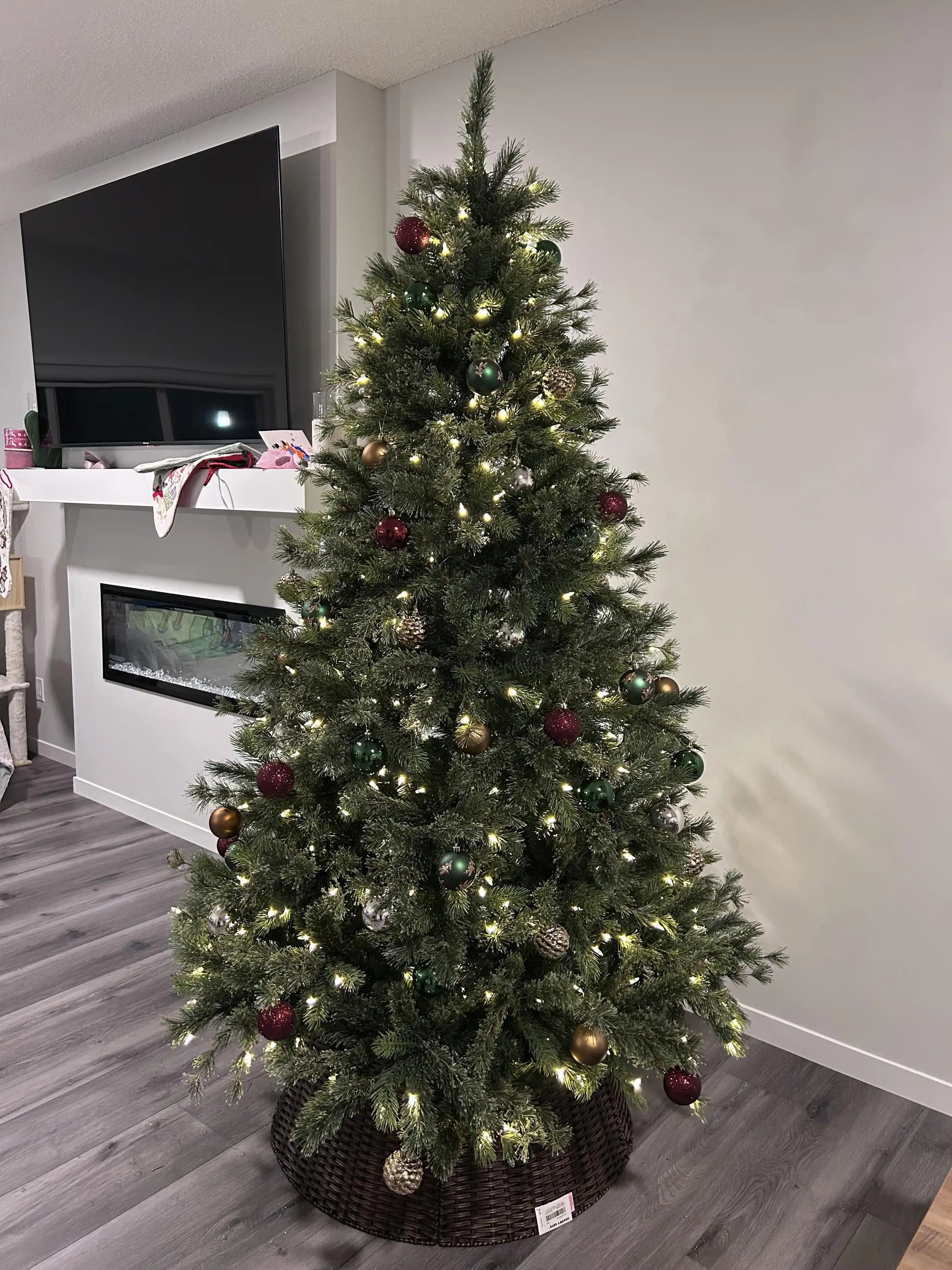 Yılbaşı Ağacı Dekorasyonunda Temel İpuçları ve Dengeli Süsleme Önerileri