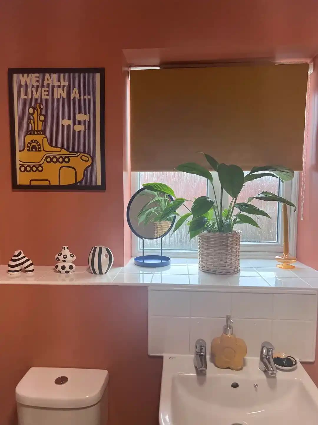 Banyo Pencere Kenarı Dekorasyonu ve Zemin Seçeneklerinde Estetik ve Fonksiyonel Güncellemeler