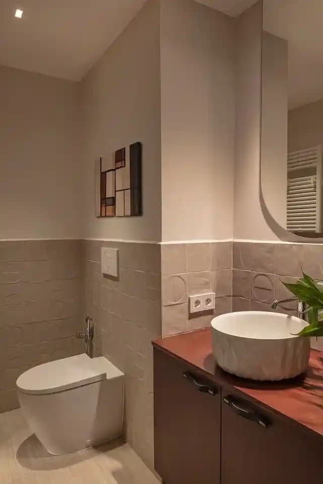 Barcelona'daki Eski İspanyol Banyosunun Yenilenmesi ve Ortak Havalandırma Gürültüsünün Azaltılması