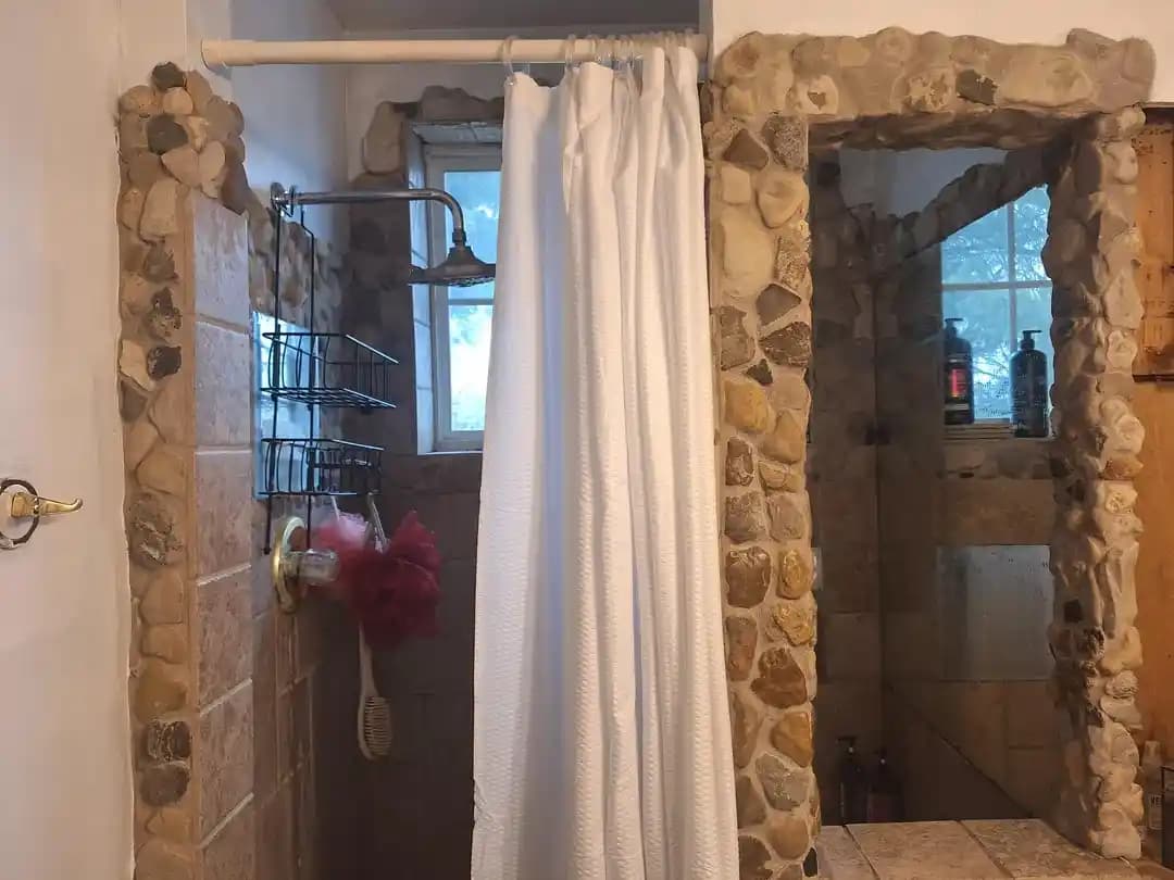 Doğal Taşlı Duş Alanlarını Planlı ve Spa Hissi Veren Mekanlara Dönüştürme Yöntemleri